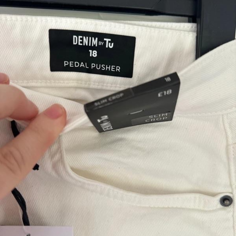 Classic Black GarmentWhite slim crop jeans